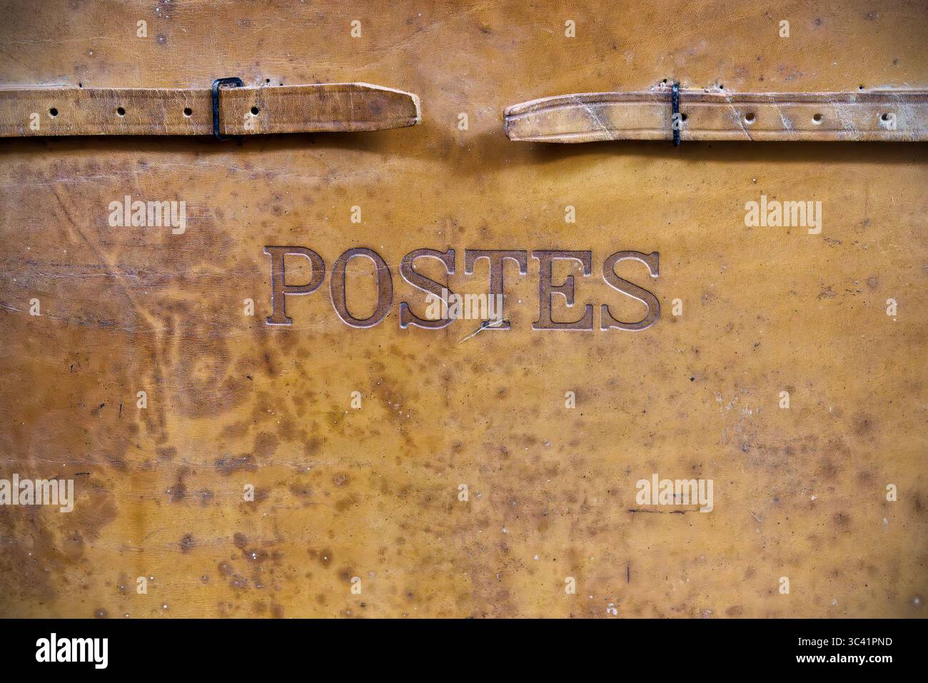 Étui vintage en cuir vieilli avec le texte français pour 'Post' Banque D'Images