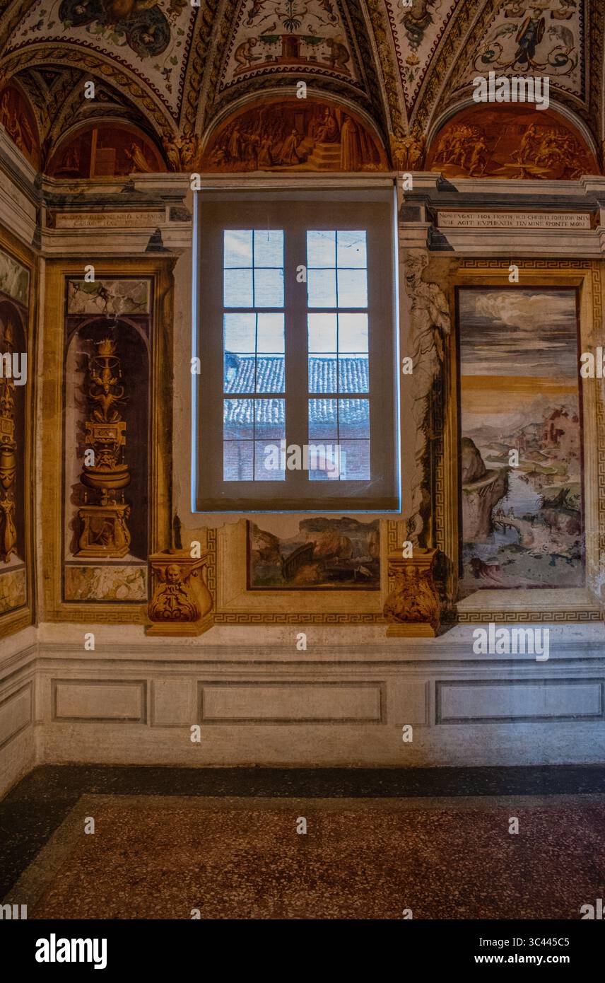 Italie : Détails du Musée Certosa di Pavia, qui conserve et expose toutes les œuvres d'art de la Certosa di Pavia, complexe monastère de Lombardie Banque D'Images