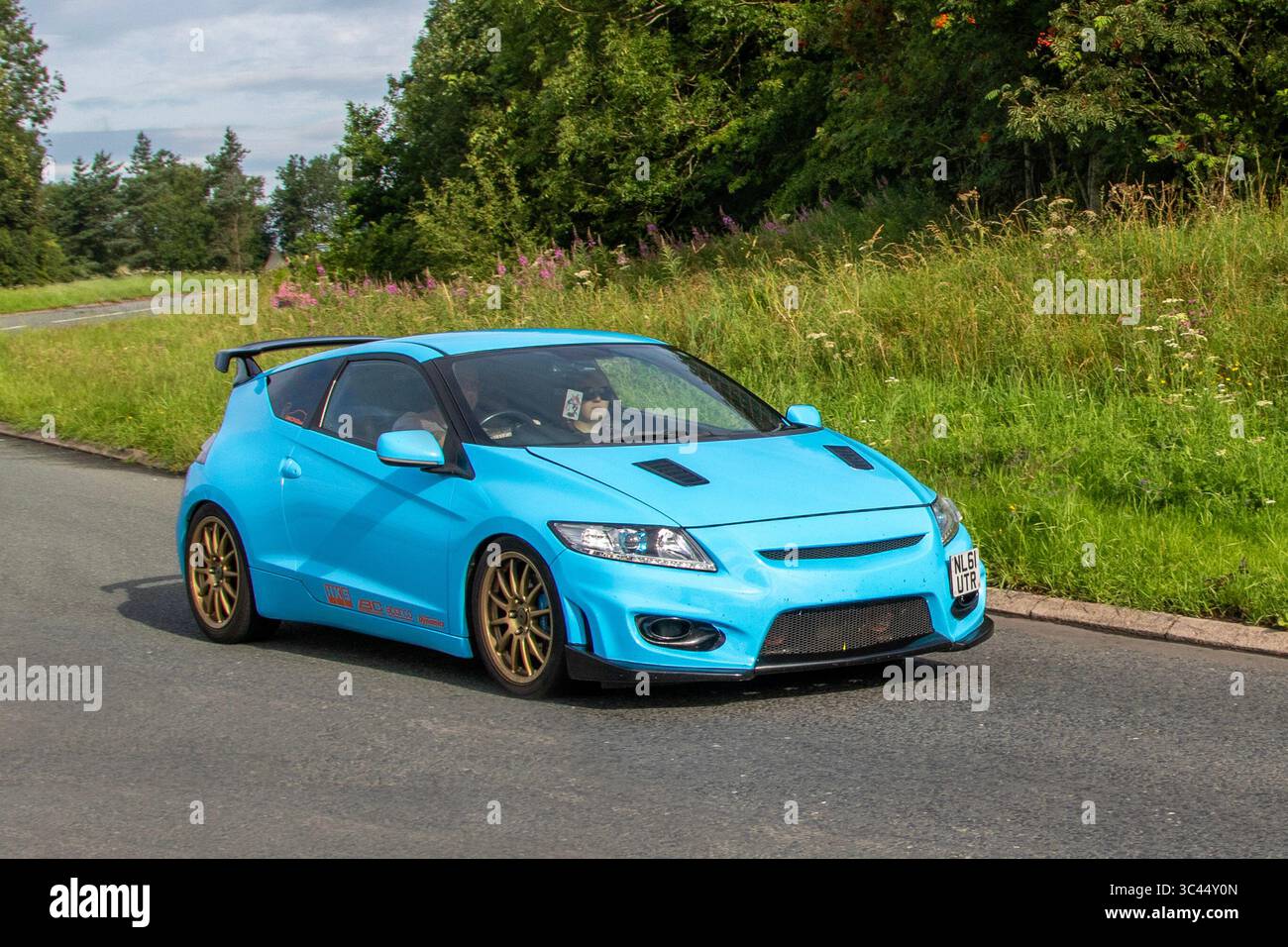 2011 Bleu Honda CR-Z S i-VTEC Ima Hybrid i-VTEC IMA car Coupe hybride électrique 1497 cc ; au Wheels Up North Weekender vintage classique et performance, collectionneurs et passionnés salon de l'automobile. Crooklands, Kendal, Royaume-Uni Banque D'Images