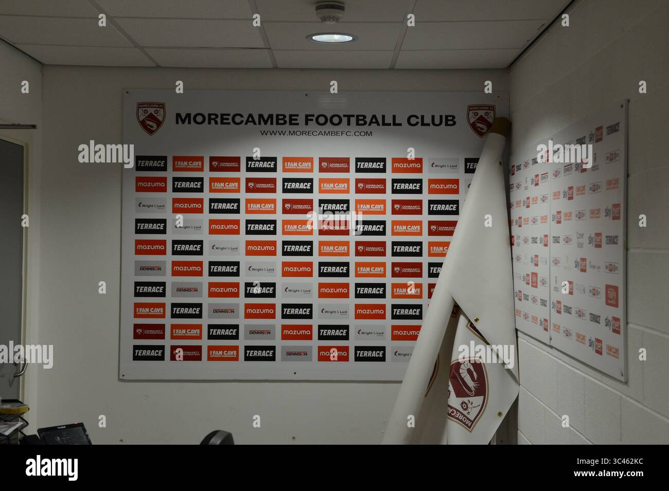 Morecambe, Angleterre. 28 juillet 2025. Le Mazuma Mobile Stadium est vide alors que Morecambe FC est suspendu de la Ligue nationale en raison de sa crise de propriété. M Bateman/Alamy Live News Banque D'Images