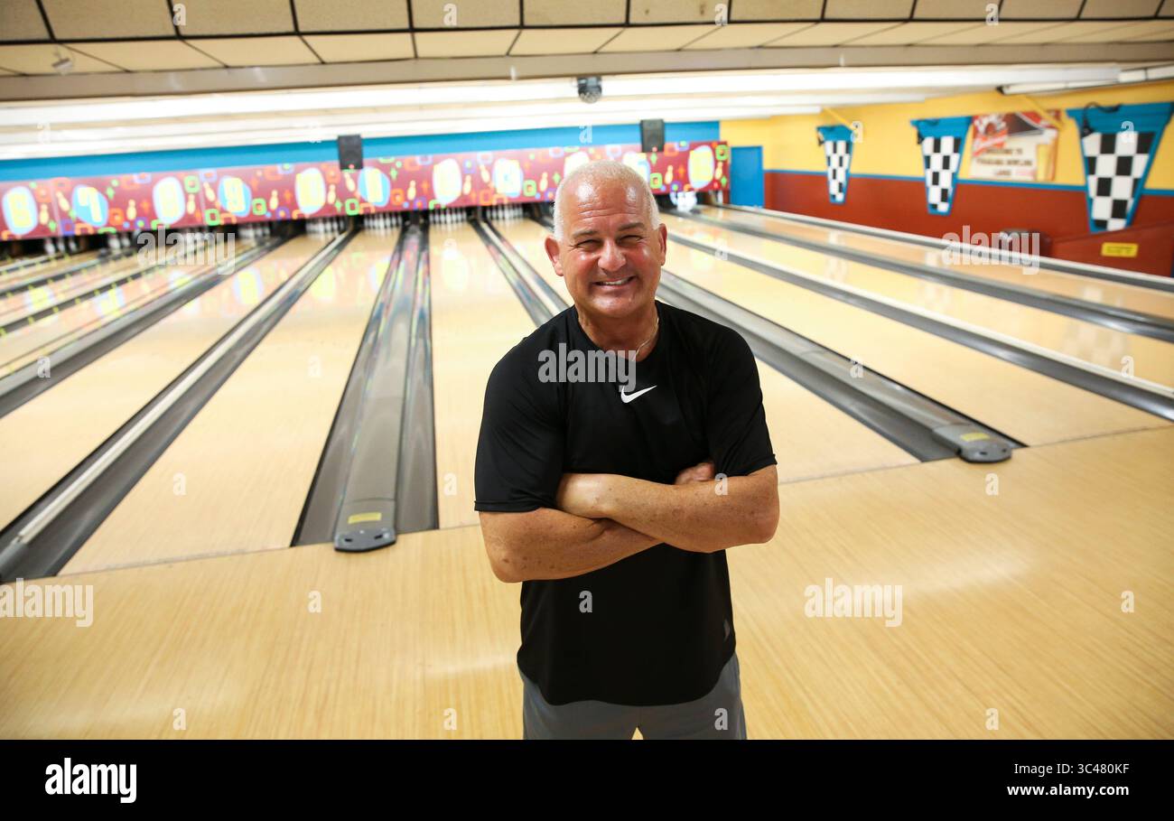 27 juin 2018 - Tampa, Floride, États-Unis - MONICA HERNDON | Times.James ''Corky'' Herritt a posé pour un portrait dans son bowling le 27 juin 2018 à Pinarama à Tampa, Floride. Corky a joué le jai alai à Tampa. (Crédit image : © Monica Herndon/Tampa Bay Times via ZUMA Wire) Banque D'Images