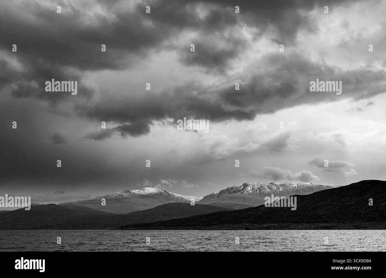 Loch Monar est un loch d'eau douce situé à la tête de Glen Strathfarrar, Strathglasss, Beauly, Highlands, Écosse Banque D'Images