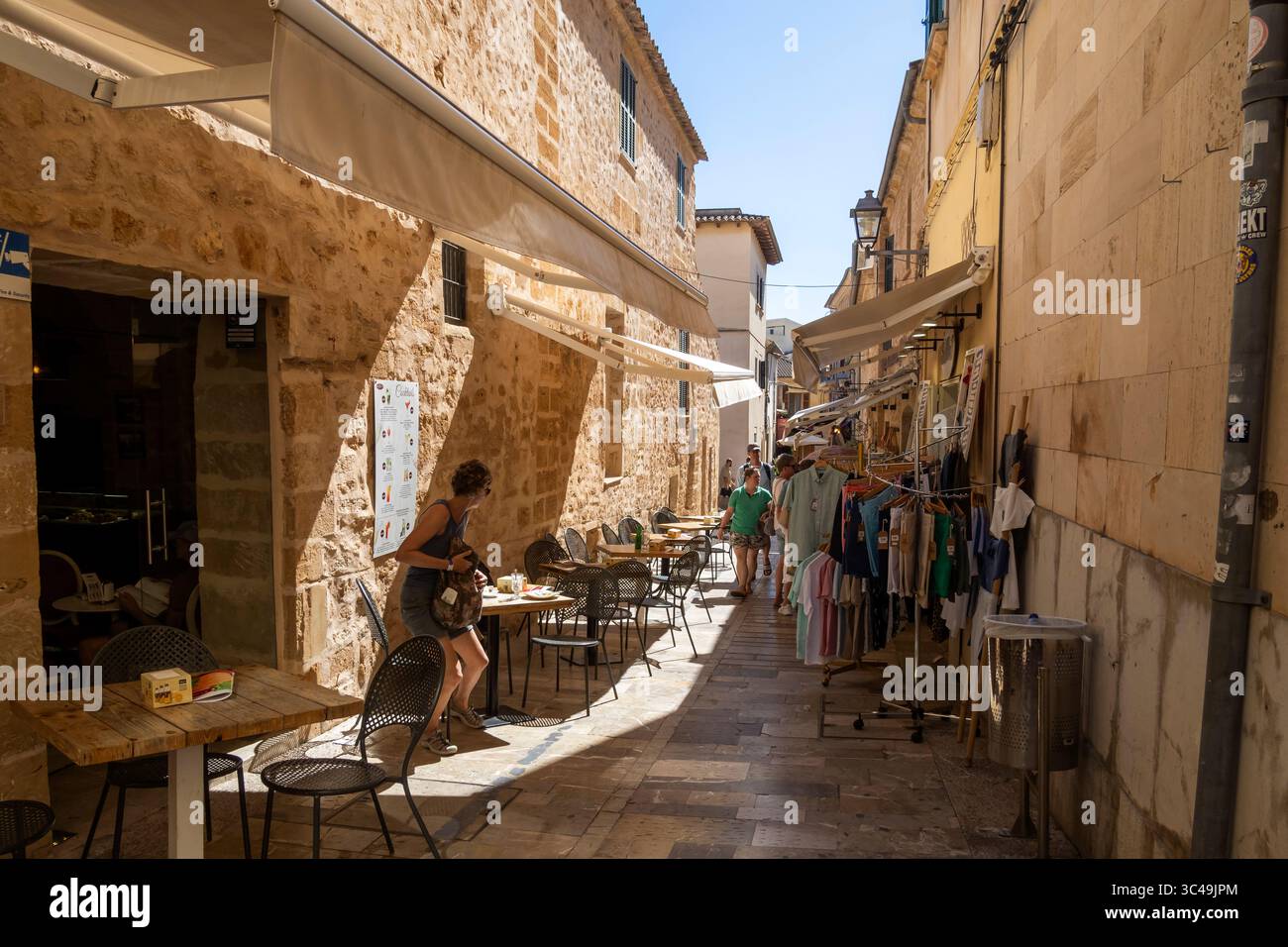 Rue typique, Alcúdia Historic Old Towm, Majorque, Îles Baléares, Espagne Banque D'Images