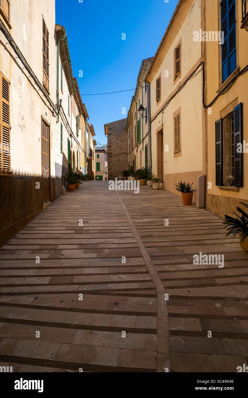 Rue typique, Alcúdia Historic Old Towm, Majorque, Îles Baléares, Espagne Banque D'Images
