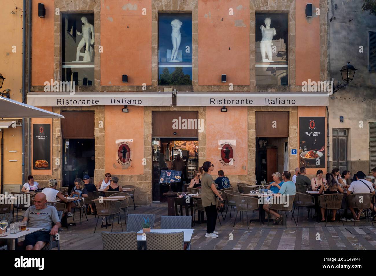 Satyricon restuarant, Plaça Constitució, Alcúdia Historic Old Towm, Majorque, Îles Baléares, Espagne Banque D'Images