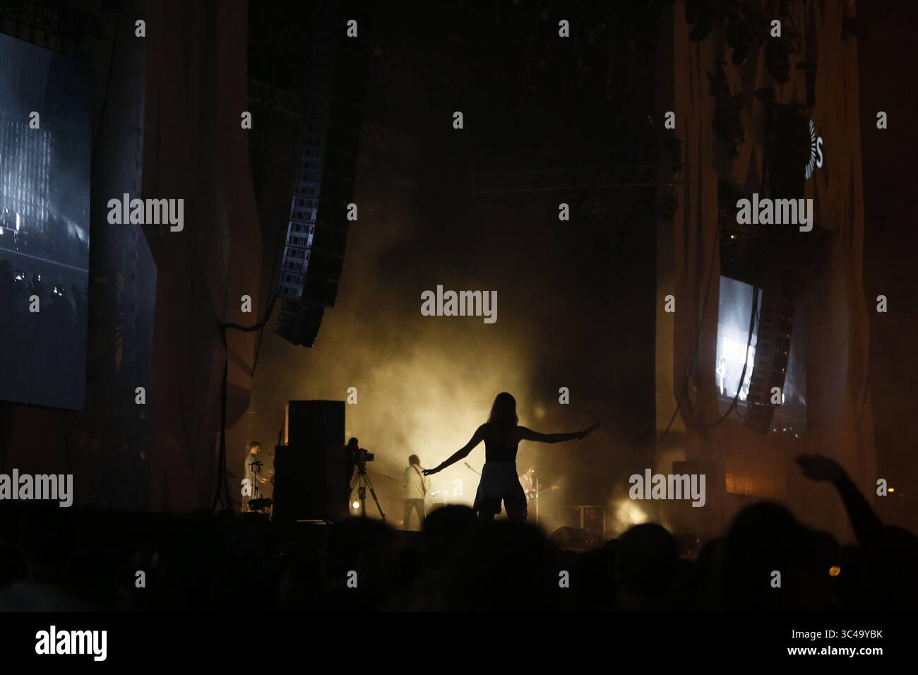 13 juillet 2018 - Oeiras, Portugal - le chanteur ALEX TURNER, chanteur principal du groupe 'Arctic Monkeys' Preforms pendant le nos Alive Festival. (Crédit image : © Pedro Nunes via ZUMA Wire) Banque D'Images 13 juillet 2018 - Oeiras, Portugal - le chanteur ALEX TURNER, chanteur principal du groupe 'Arctic Monkeys' Preforms pendant le nos Alive Festival. (Crédit image : © Pedro Nunes via ZUMA Wire) Banque D'Images