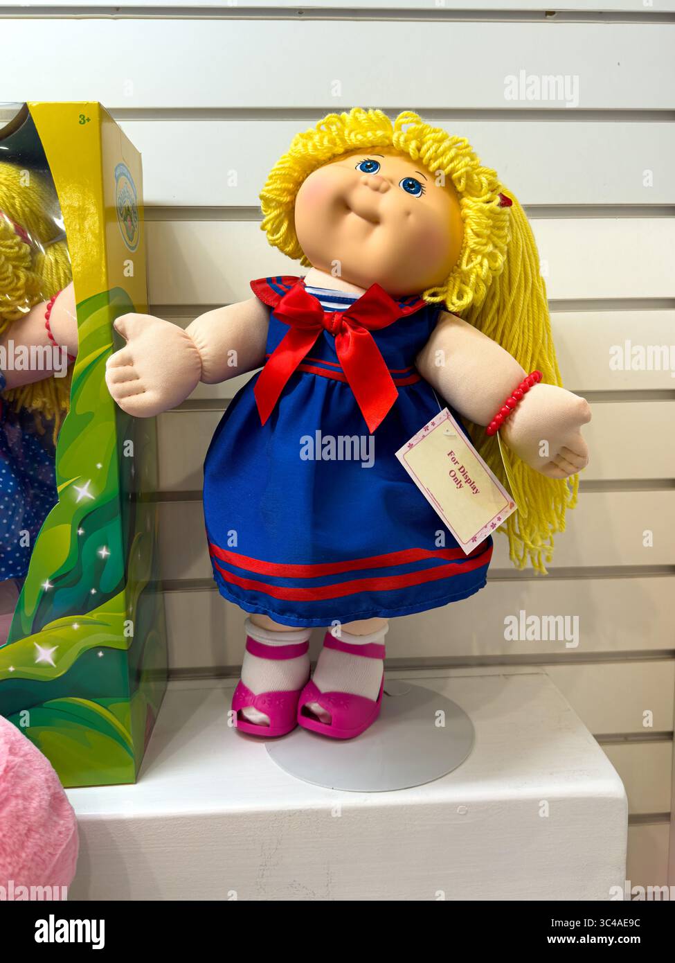 Poupée fille Vintage Kid Sailor, Cabbage Patch Kids Banque D'Images