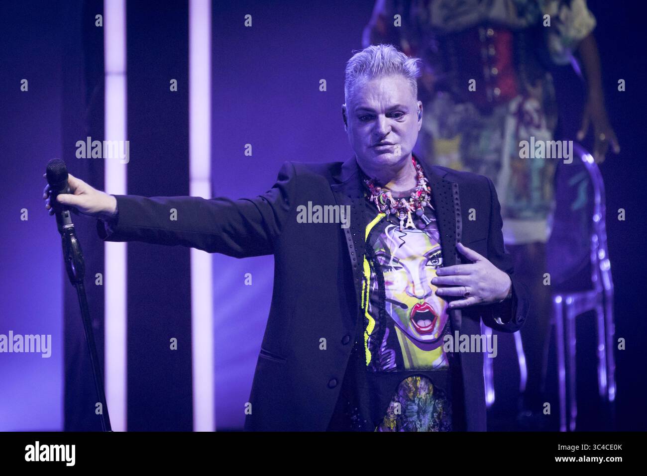 24 juillet 2018 - Toronto, Ontario, Canada - le duo anglais synthpop, composé du chanteur et compositeur ANDY BELL et du compositeur et claviériste VINCE CLARKE, a joué à guichets fermés au Queen Elizabeth Theater de Toronto. En photo : ANDY BELL, VINCE CLARKE (crédit image : © Angel Marchini via ZUMA Wire) Banque D'Images