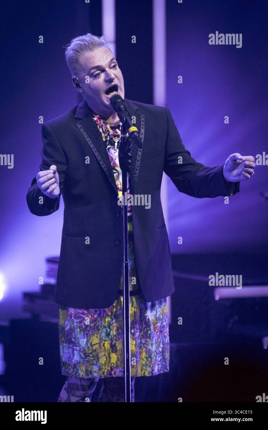 24 juillet 2018 - Toronto, Ontario, Canada - le duo anglais synthpop, composé du chanteur et compositeur ANDY BELL et du compositeur et claviériste VINCE CLARKE, a joué à guichets fermés au Queen Elizabeth Theater de Toronto. En photo : ANDY BELL, VINCE CLARKE (crédit image : © Angel Marchini via ZUMA Wire) Banque D'Images