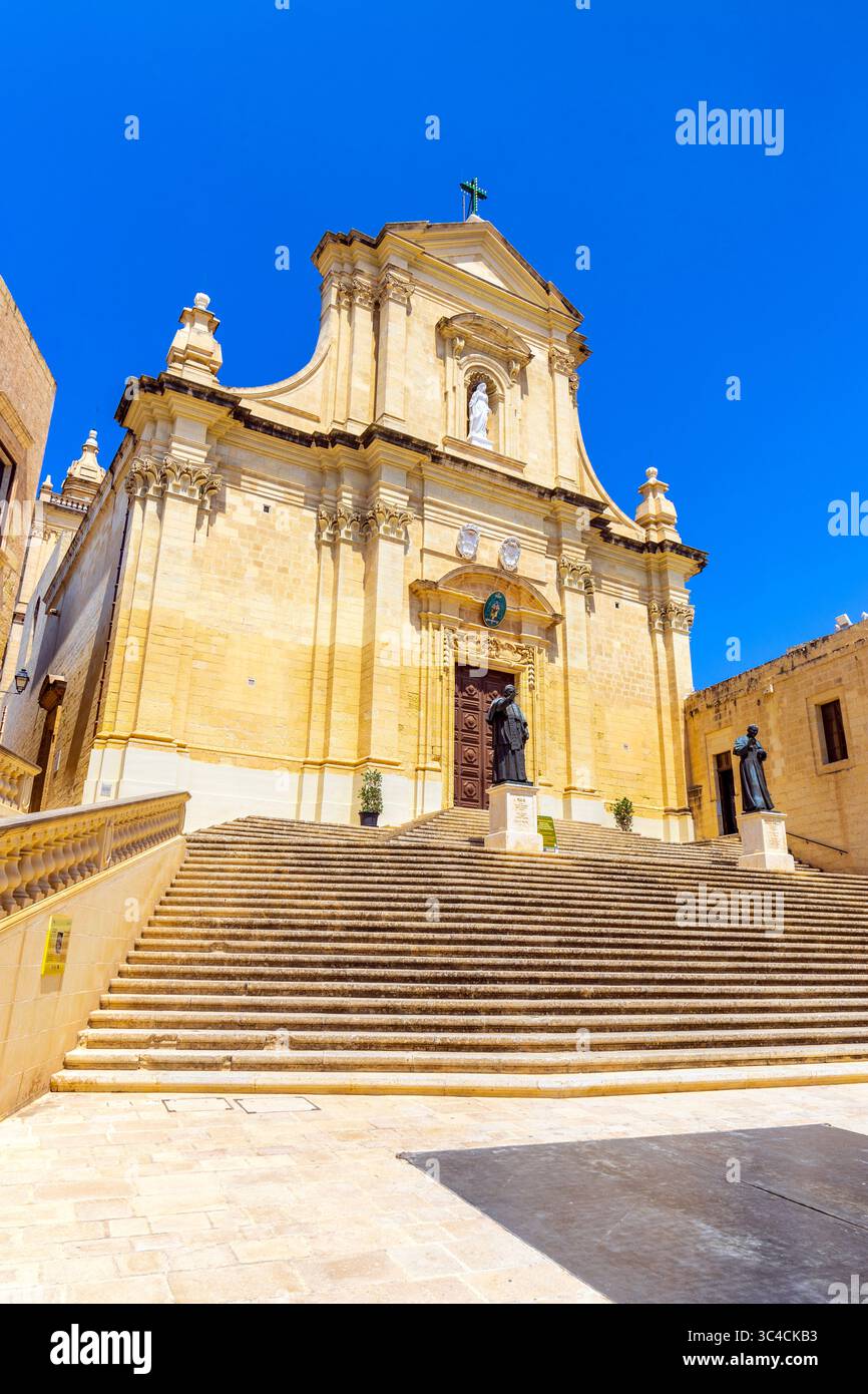 Extérieur de la cathédrale baroque de l'Assomption dans la citadelle de Victoria, Gozo, Malte Banque D'Images
