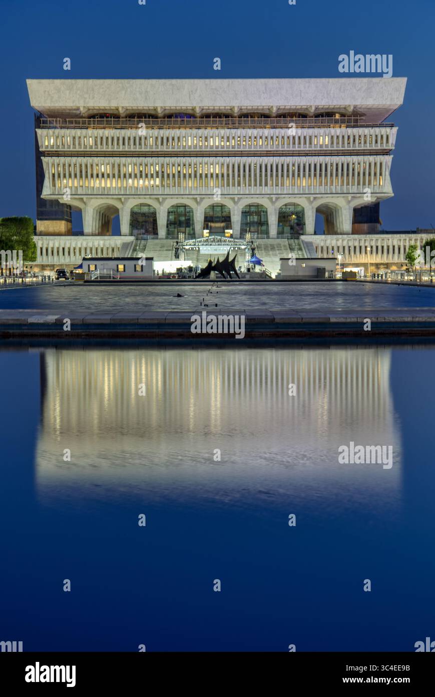 New York State Cultural Education Center, Empire State Plaza, Albany, New York, États-Unis. Il comprend le musée d'État, la bibliothèque d'État et les archives d'État. Banque D'Images