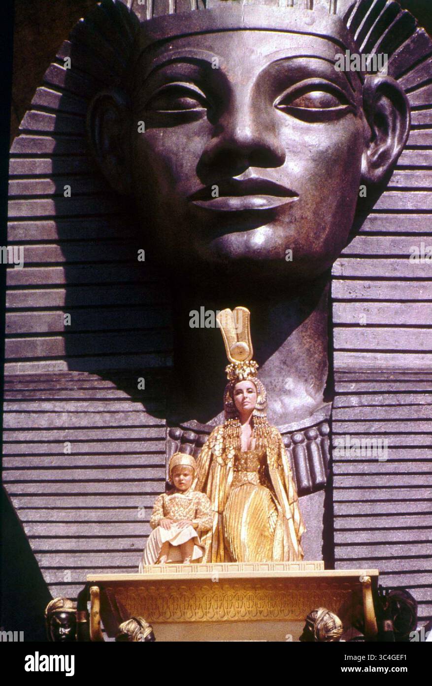 DEC. 1, 1963 - A9157 : ''CLEOPATRA''.ELIZABETH TAYLOR.FOURNI PAR RANGFINDERS Banque D'Images