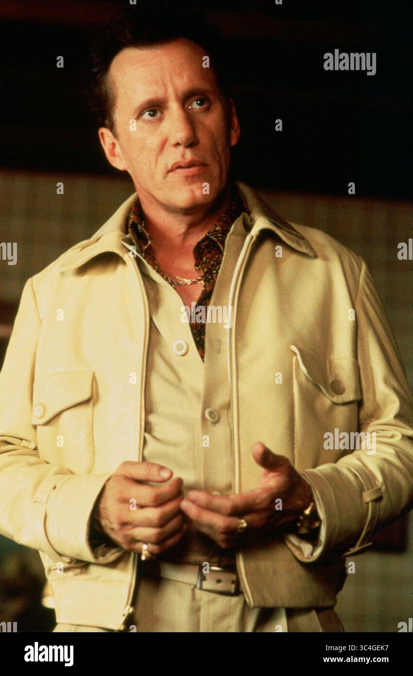 PUBLIÉ le 22 novembre 1995 - CASINO - L'acteur ROBERT DE NIRO joue le rôle de Sam 'Ace' Rothstein dans ce drame criminel récompensé par Universal Pictures, 'Casino'. Réalisé par Martin Scorsese. L'avidité, la tromperie, l'argent, le pouvoir et le meurtre se produisent entre deux meilleurs amis mafieux et une femme trophée sur un empire de jeu. SLOGANS : vous ne restez pas au sommet pour toujours danger. Alimentation. Séduction. [DVD] personne ne reste au sommet pour toujours. La chance n'a rien à voir avec les jeux auxquels ils jouent. Ils avaient tout, ils ont couru le spectacle, et c'était le paradis... tant que ça a duré. Ne poussez pas votre chance. Le gagnant perd tout. Banque D'Images