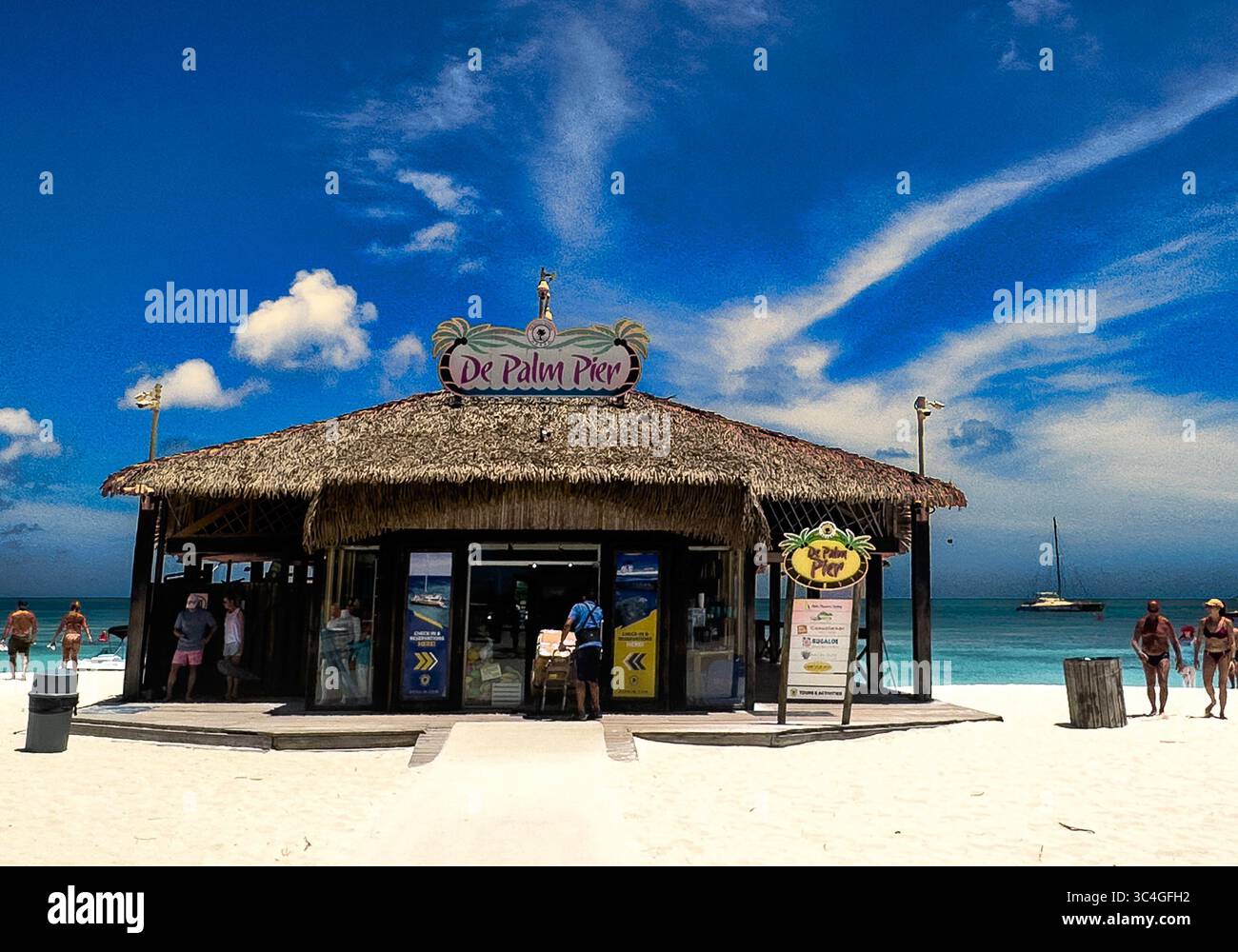 Restaurants et boutiques de la jetée sur Palm Beach Aruba Banque D'Images