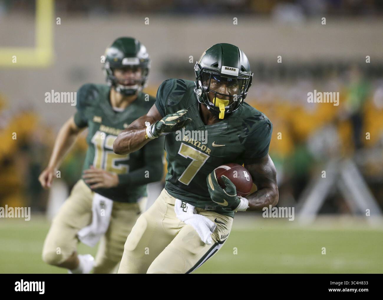 Septembre 1, 2018 - Waco, États-Unis - Baylor Bears Running back John Lovett (7 ans) porte le ballon lors d'un match de football de la NCAA entre l'Université Baylor et l'Université chrétienne Abilene le samedi 1er septembre 2018 à Waco, Texas. (Crédit image : © Scott Coleman/ZUMA Wire) Banque D'Images
