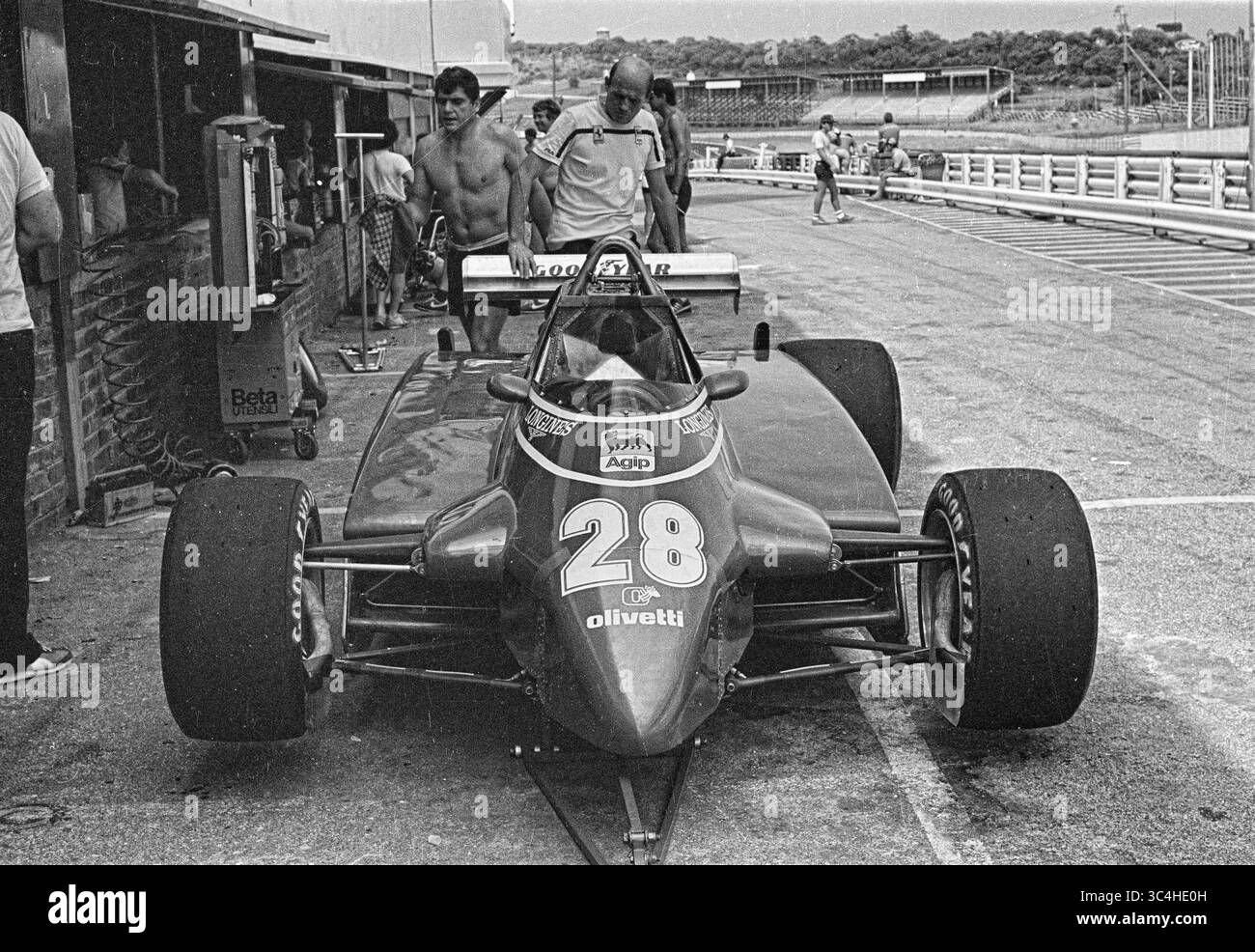 Ferrari 126C2 1982 de Didier Pironi essais de pré-saison au circuit Kyalami - Afrique du Sud - original Hasselblad Imacon Scan Banque D'Images