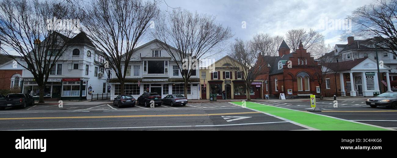 Les bâtiments réels représentés dans norman Rockets Home for Christmas (Stockbridge main Street à Noël) Banque D'Images
