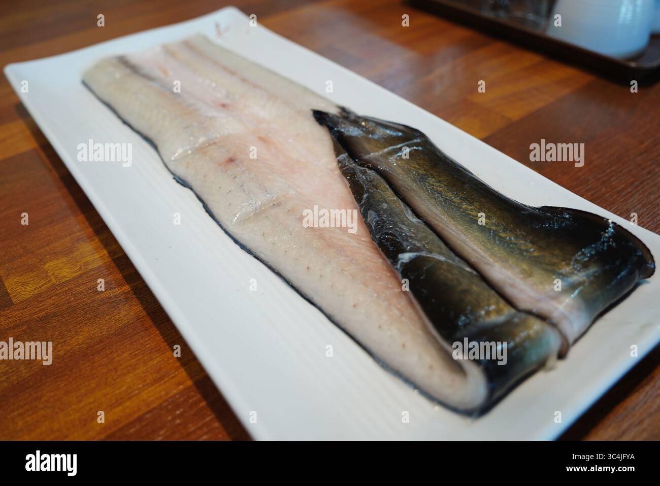 Filet d'anguille crue frais et prêt à cuire Banque D'Images