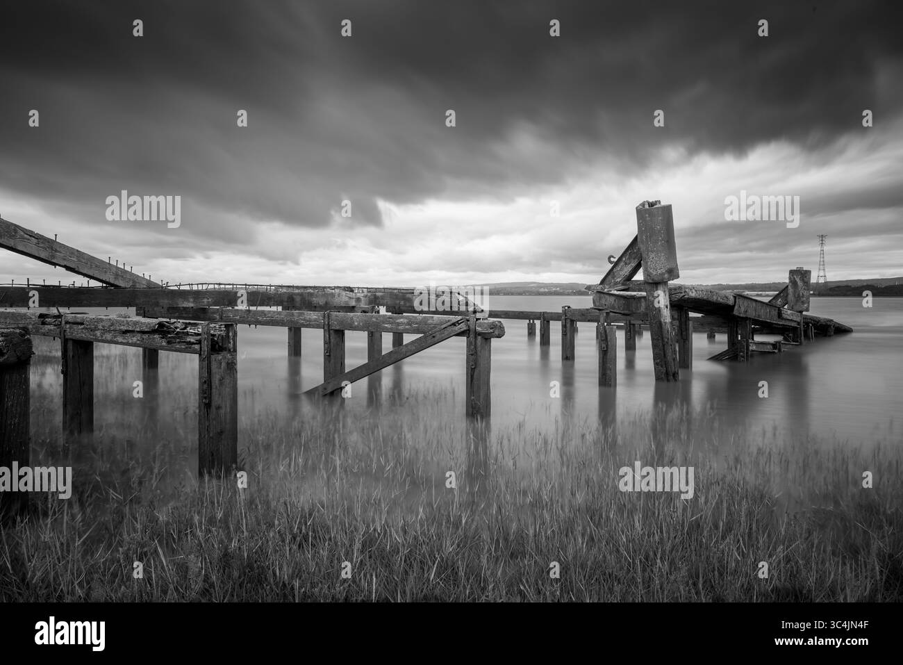 Les restes abandonnés du terminal de ferry de voiture Aust dans l'estuaire de Severn Royaume-Uni Banque D'Images