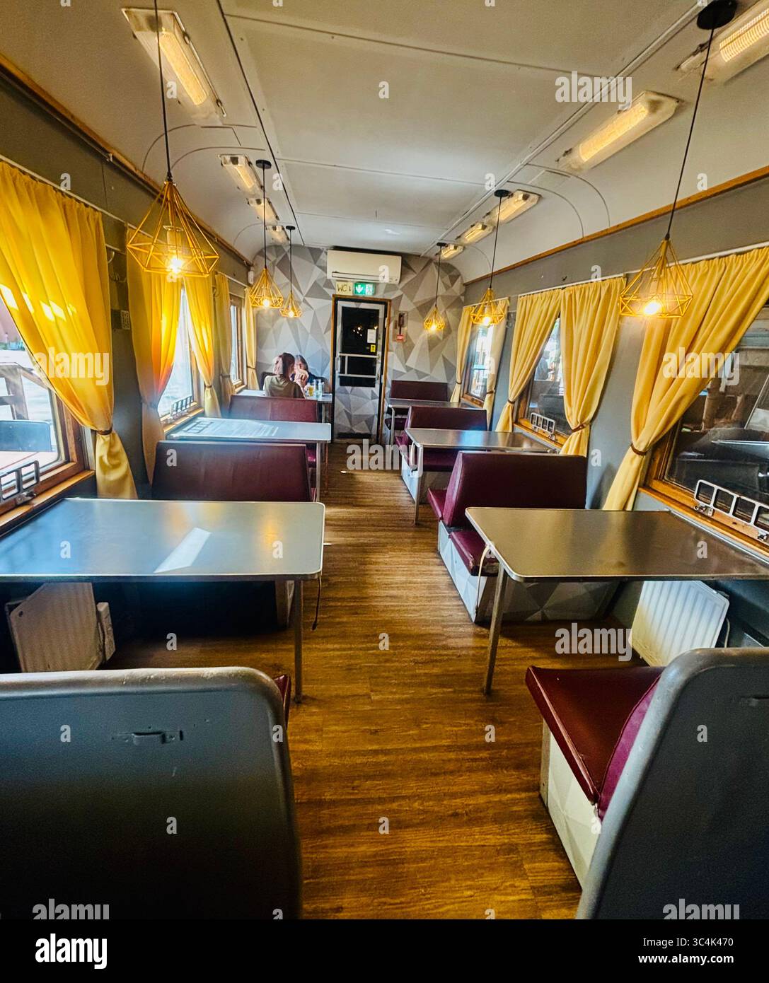 Le restaurant Peatus est installé dans de vieilles voitures de train. Tallinn, Estonie. Banque D'Images