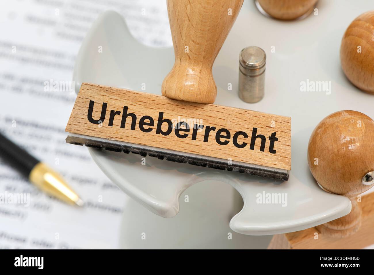 Urheberrecht zum Schutz des geistigen und künstlerischen Eigentums Ein Holzstempel ist beschriftet mit dem Aufdruck Urheberrecht als Symbol für den SC Banque D'Images