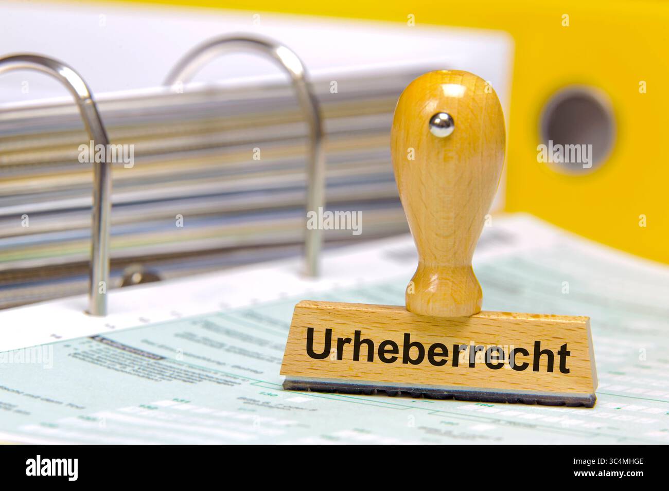 Urheberrecht zum Schutz des geistigen und künstlerischen Eigentums Ein Holzstempel ist beschriftet mit dem Aufdruck Urheberrecht als Symbol für den SC Banque D'Images