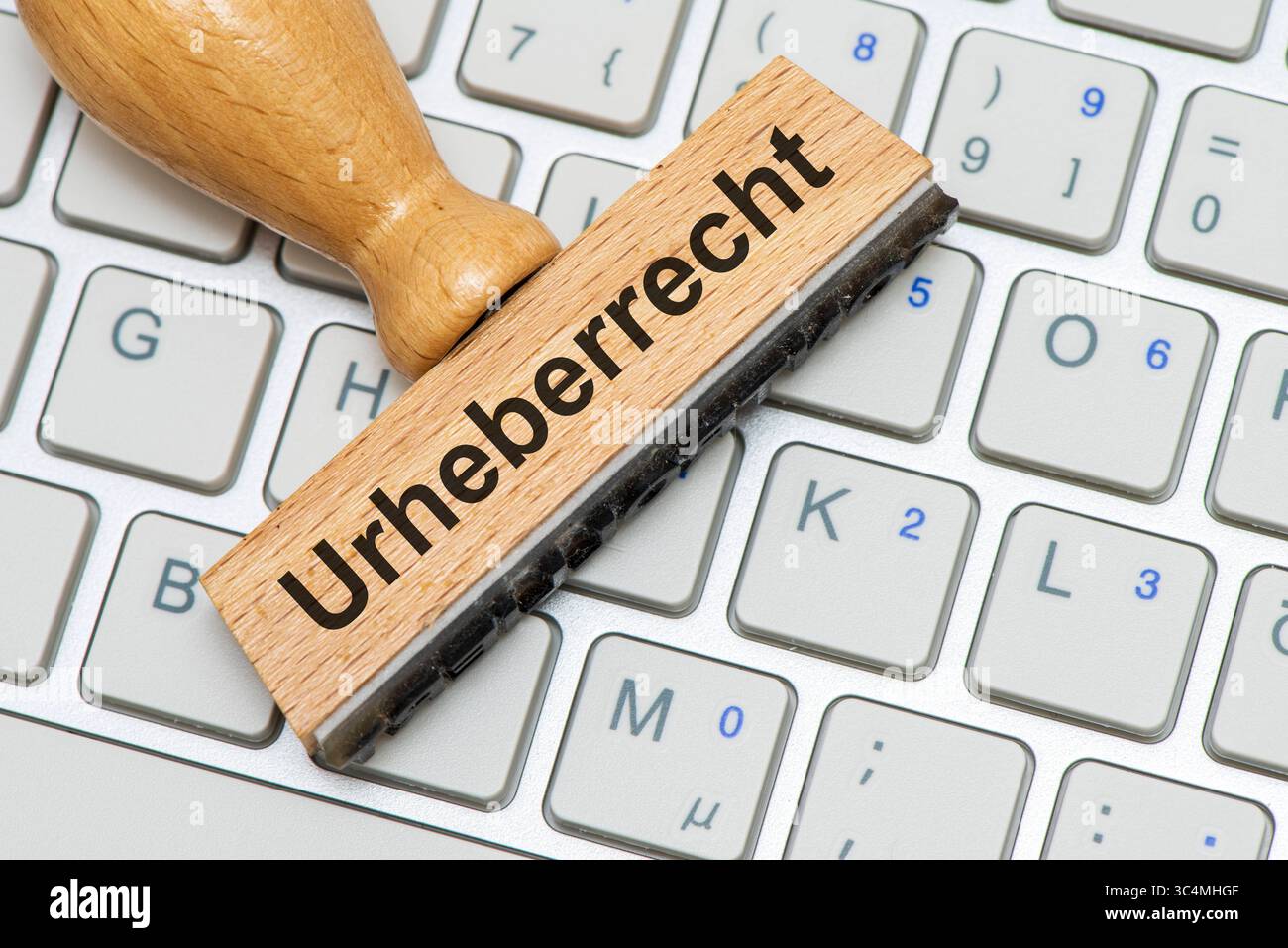Urheberrecht zum Schutz des geistigen und künstlerischen Eigentums Ein Holzstempel ist beschriftet mit dem Aufdruck Urheberrecht als Symbol für den SC Banque D'Images
