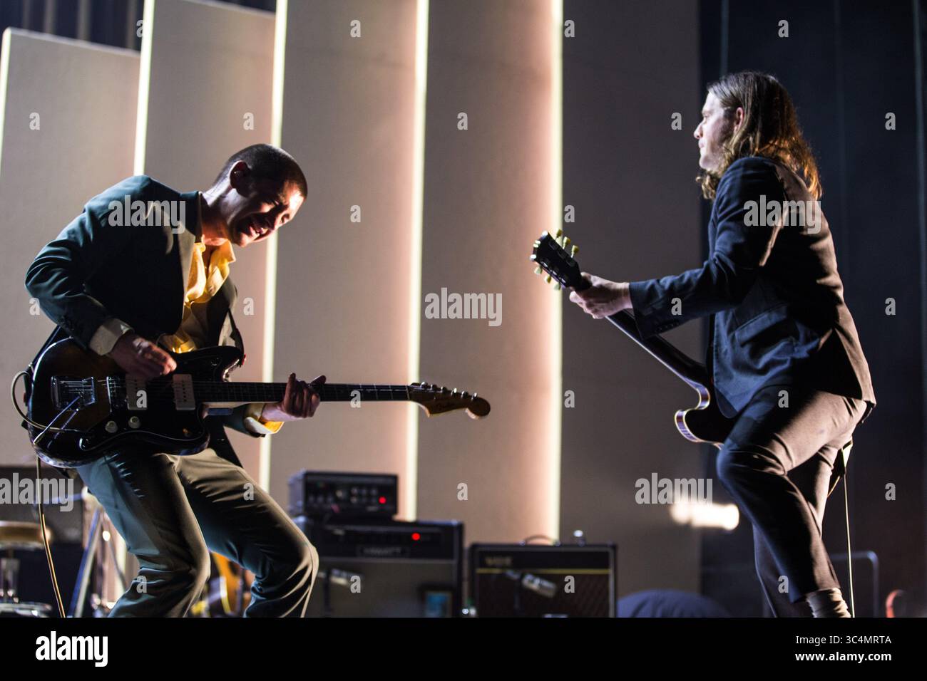 9 août 2018 - Londres, Royaume-Uni de Grande-Bretagne et d'Irlande du Nord - Arctic Monkeys se produisant à la London 02 Arena le 9 septembre 2018 à New York (crédit image : © Famous/Ace Pictures via ZUMA Press) Banque D'Images 9 août 2018 - Londres, Royaume-Uni de Grande-Bretagne et d'Irlande du Nord - Arctic Monkeys se produisant à la London 02 Arena le 9 septembre 2018 à New York (crédit image : © Famous/Ace Pictures via ZUMA Press) Banque D'Images