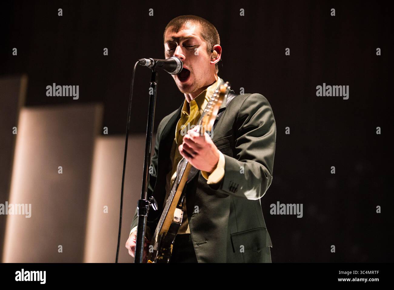 9 août 2018 - Londres, Royaume-Uni de Grande-Bretagne et d'Irlande du Nord - Arctic Monkeys se produisant à la London 02 Arena le 9 septembre 2018 à New York (crédit image : © Famous/Ace Pictures via ZUMA Press) Banque D'Images 9 août 2018 - Londres, Royaume-Uni de Grande-Bretagne et d'Irlande du Nord - Arctic Monkeys se produisant à la London 02 Arena le 9 septembre 2018 à New York (crédit image : © Famous/Ace Pictures via ZUMA Press) Banque D'Images