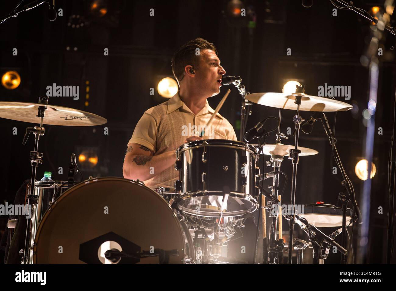 9 août 2018 - Londres, Royaume-Uni de Grande-Bretagne et d'Irlande du Nord - Arctic Monkeys se produisant à la London 02 Arena le 9 septembre 2018 à New York (crédit image : © Famous/Ace Pictures via ZUMA Press) Banque D'Images 9 août 2018 - Londres, Royaume-Uni de Grande-Bretagne et d'Irlande du Nord - Arctic Monkeys se produisant à la London 02 Arena le 9 septembre 2018 à New York (crédit image : © Famous/Ace Pictures via ZUMA Press) Banque D'Images