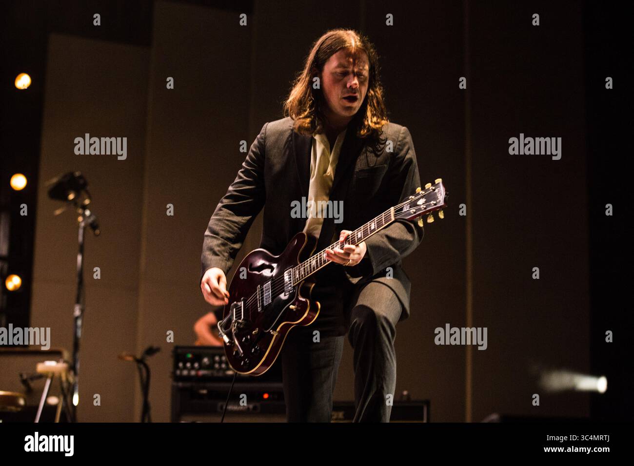 9 août 2018 - Londres, Royaume-Uni de Grande-Bretagne et d'Irlande du Nord - Arctic Monkeys se produisant à la London 02 Arena le 9 septembre 2018 à New York (crédit image : © Famous/Ace Pictures via ZUMA Press) Banque D'Images 9 août 2018 - Londres, Royaume-Uni de Grande-Bretagne et d'Irlande du Nord - Arctic Monkeys se produisant à la London 02 Arena le 9 septembre 2018 à New York (crédit image : © Famous/Ace Pictures via ZUMA Press) Banque D'Images