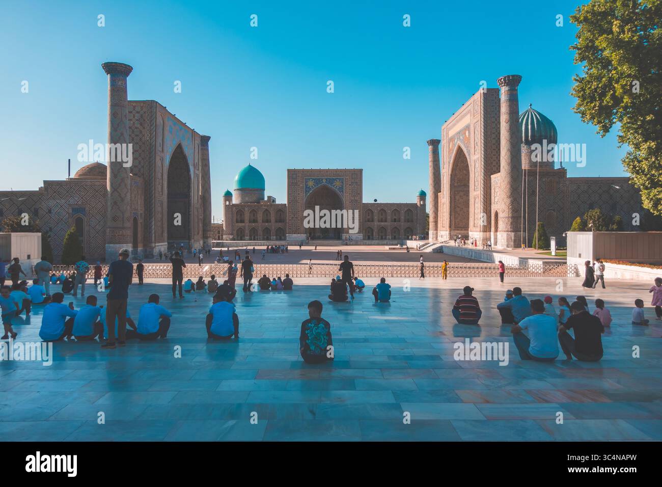 Architecture étonnante sur la place du Registan à Samarcande, Ouzbékistan Banque D'Images