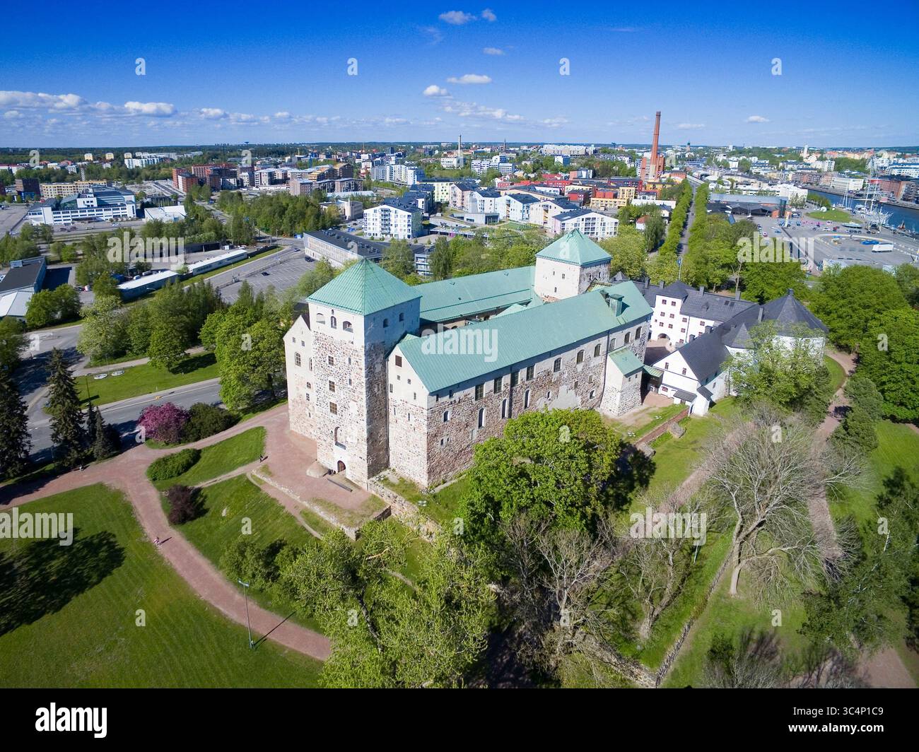 Vue aérienne du château médiéval de Turku (Turun Linna) dans la ville de Turku, Finlande Banque D'Images