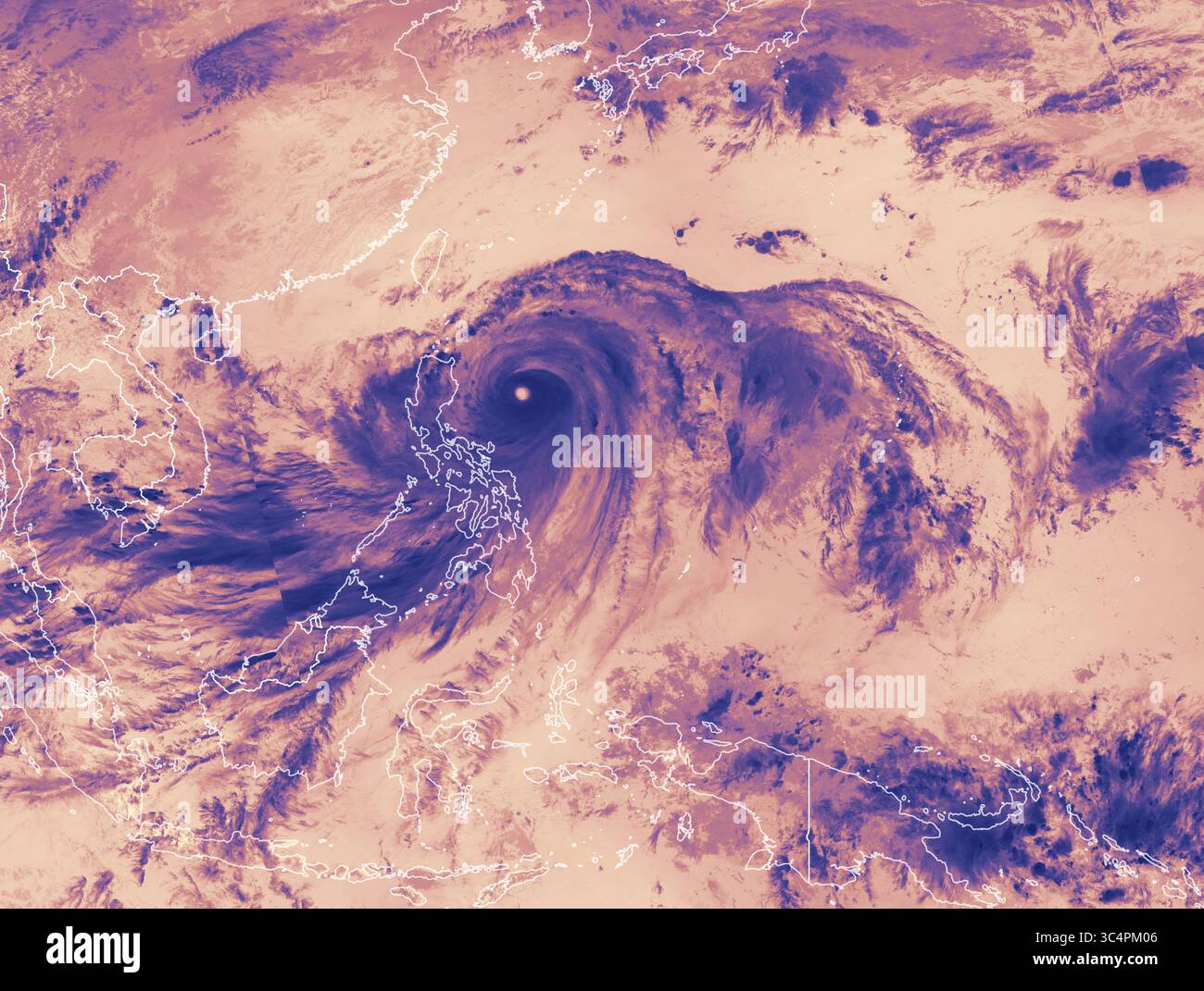 15 septembre 2018 - Luzon, Philippines - image satellite VIIRS. Aux premières heures du 15 septembre 2018, le super typhon Mangkhut (Ompong) a frappé la province de Cagayan près de la pointe nord de Luçon, l'une des îles les plus peuplées des Philippines. Les rapports locaux ont décrit des vitesses de vent de 205 kilomètres (130 miles) par heure. La tempête s'étendait sur près de 900 kilomètres (600 milles) de large, avec un œil de 50 kilomètres (30 milles) de large. C'est le cyclone tropical le plus puissant de tous les bassins océaniques jusqu'à présent cette année. Luzon est une importante région productrice de maïs et de riz des Philippines, et il est presque temps pour th Banque D'Images