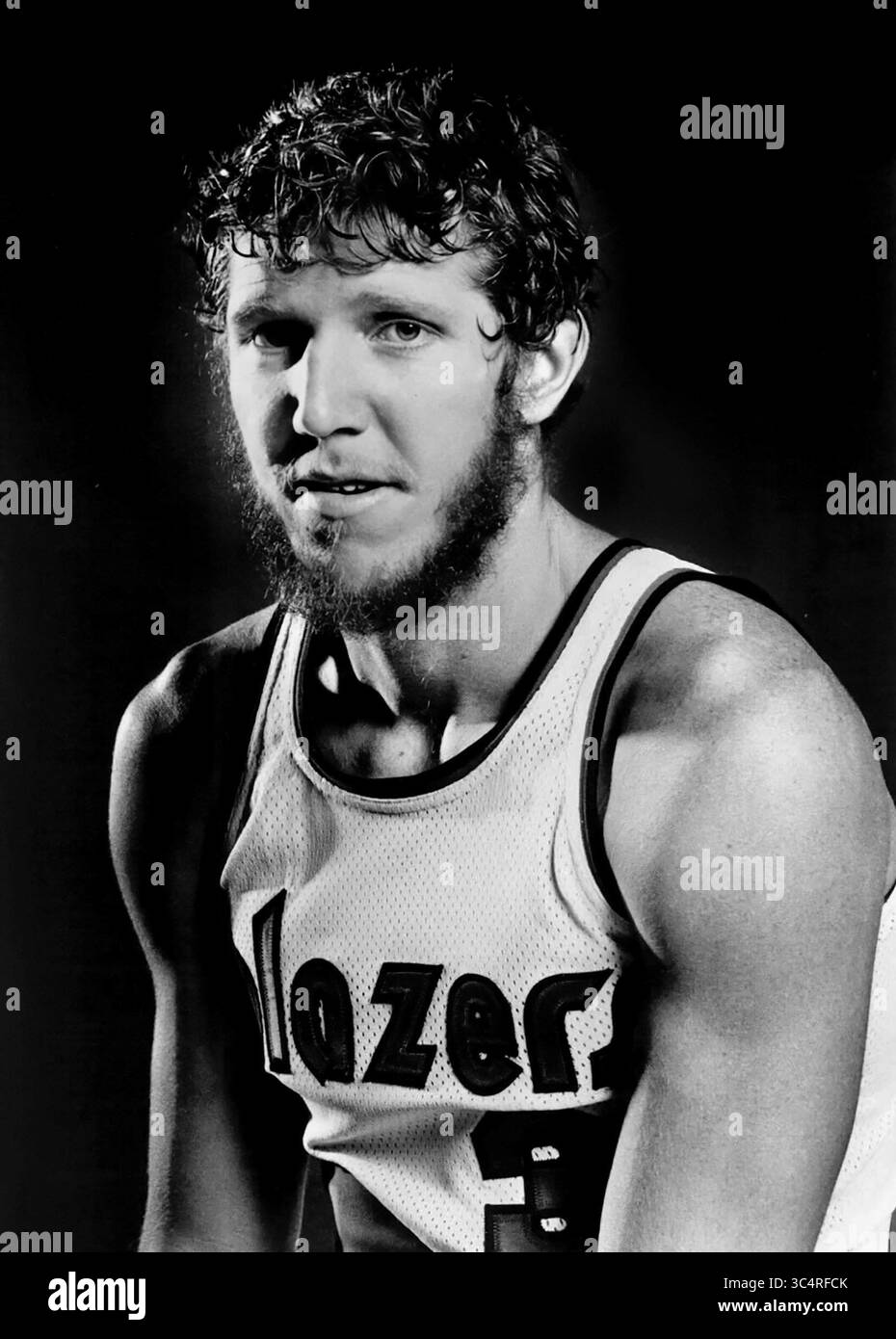 Bill Walton. Portrait du joueur de basket-ball américain William Theodore Walton III (1952-2024), photo publicitaire avec les Trail Blazers de Portland en 1977 Banque D'Images
