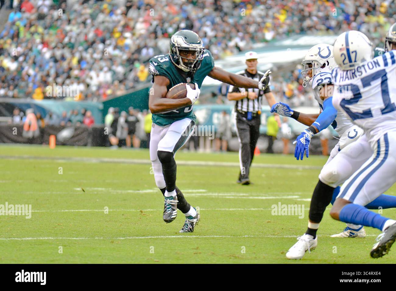 23 septembre 2018 : Nelson Agholor (13 ans) des Eagles de Philadelphie porte le ballon lors d'un match contre les Colts d'Indianapolis au Lincoln Financial Field à Philadelphie, en Pennsylvanie. Gregory Vasil/Cal Sport Media(image de crédit : &copy ; Gregory Vasil/CSM via ZUMA Wire) Banque D'Images