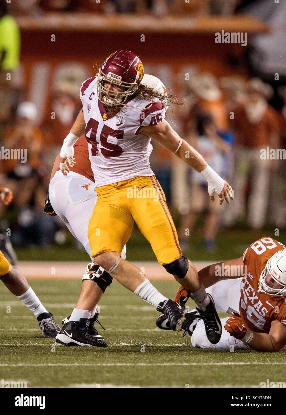 15 septembre 2018 Austin. TX..USC linebacker (45) porter Gustin franchit la ligne du Texas pendant le match entre les Trojans USC et Texas Longhorns. Le Texas a battu l'USC 49-21 le samedi 15 septembre 2018 au Darrell K Royal - Texas Memorial Stadium, à Austin, Texas. (Crédit obligatoire : Juan Lainez / MarinMedia.org / Cal Sport Media) (photographe complet, et crédit requis)(crédit image : © ; Juan Lainez / Marinmedia.Org / C/CSM via ZUMA Wire) Banque D'Images