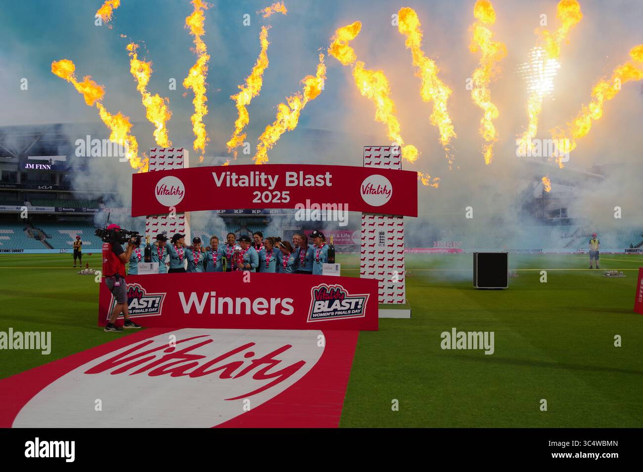 Londres, Angleterre, 27 juillet 2025. Surrey femmes gagnantes de la finale de la Vitality Blast League 1 au Kia Oval, Londres. Crédit : Colin Edwards Banque D'Images
