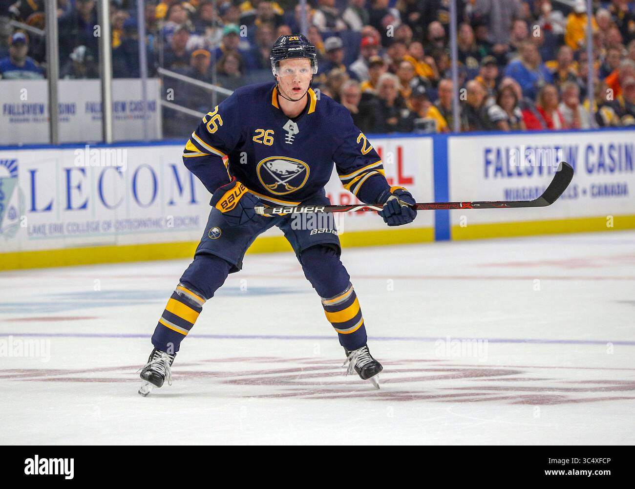 4 octobre 2018 : le défenseur des Sabres de Buffalo Rasmus Dahlin (26) patine pendant la troisième période de jeu dans un match de hockey dans la LNH entre les Bruins de Boston et les Sabres de Buffalo au KeyBank Center à Buffalo, New York. Dahlin a enregistré 22 :37 de temps de glace et a été un moins un dans ses débuts dans la LNH après avoir été #1 de la draft d'entrée dans la LNH 2018 par les Sabres de Buffalo. (Nicholas T. LoVerde/Cal Sport Media)(image de crédit : &copy ; Nicholas T. Loverde/CSM via ZUMA Wire) Banque D'Images