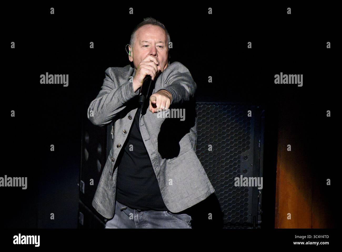 30 septembre 2018 - Toronto, Ontario, Canada - le groupe de rock écossais simple Minds a présenté un concert à guichets fermés au Sony Center de Toronto. EN PHOTO : JIM KERR, CHARLIE BURCHILL, GED GRIMES, SARAH BROWN, GORDY GOUDIE, Cherisse OSEI (crédit image : © Angel Marchini/ZUMA Wire) Banque D'Images