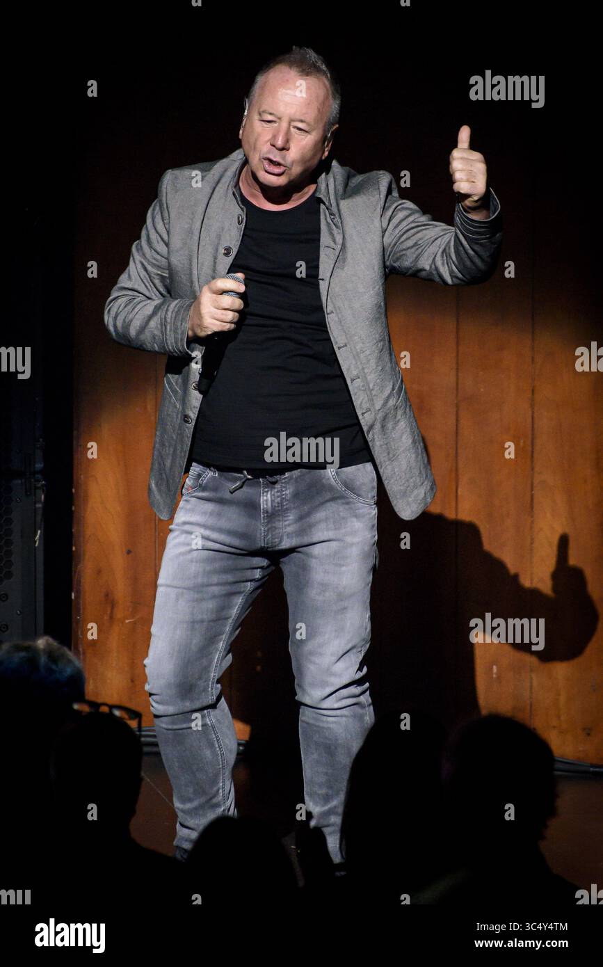 30 septembre 2018 - Toronto, Ontario, Canada - le groupe de rock écossais simple Minds a présenté un concert à guichets fermés au Sony Center de Toronto. EN PHOTO : JIM KERR, CHARLIE BURCHILL, GED GRIMES, SARAH BROWN, GORDY GOUDIE, Cherisse OSEI (crédit image : © Angel Marchini/ZUMA Wire) Banque D'Images