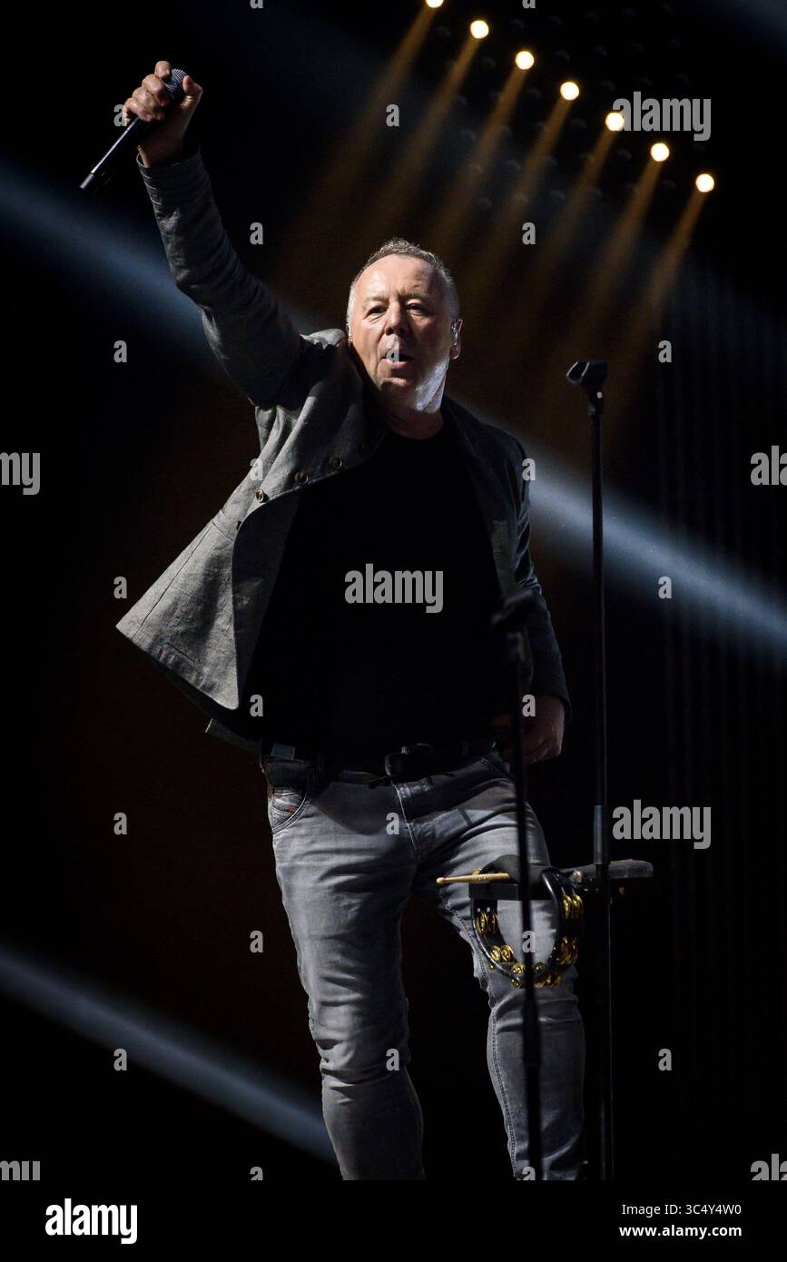 30 septembre 2018 - Toronto, Ontario, Canada - le groupe de rock écossais simple Minds a présenté un concert à guichets fermés au Sony Center de Toronto. EN PHOTO : JIM KERR, CHARLIE BURCHILL, GED GRIMES, SARAH BROWN, GORDY GOUDIE, Cherisse OSEI (crédit image : © Angel Marchini/ZUMA Wire) Banque D'Images