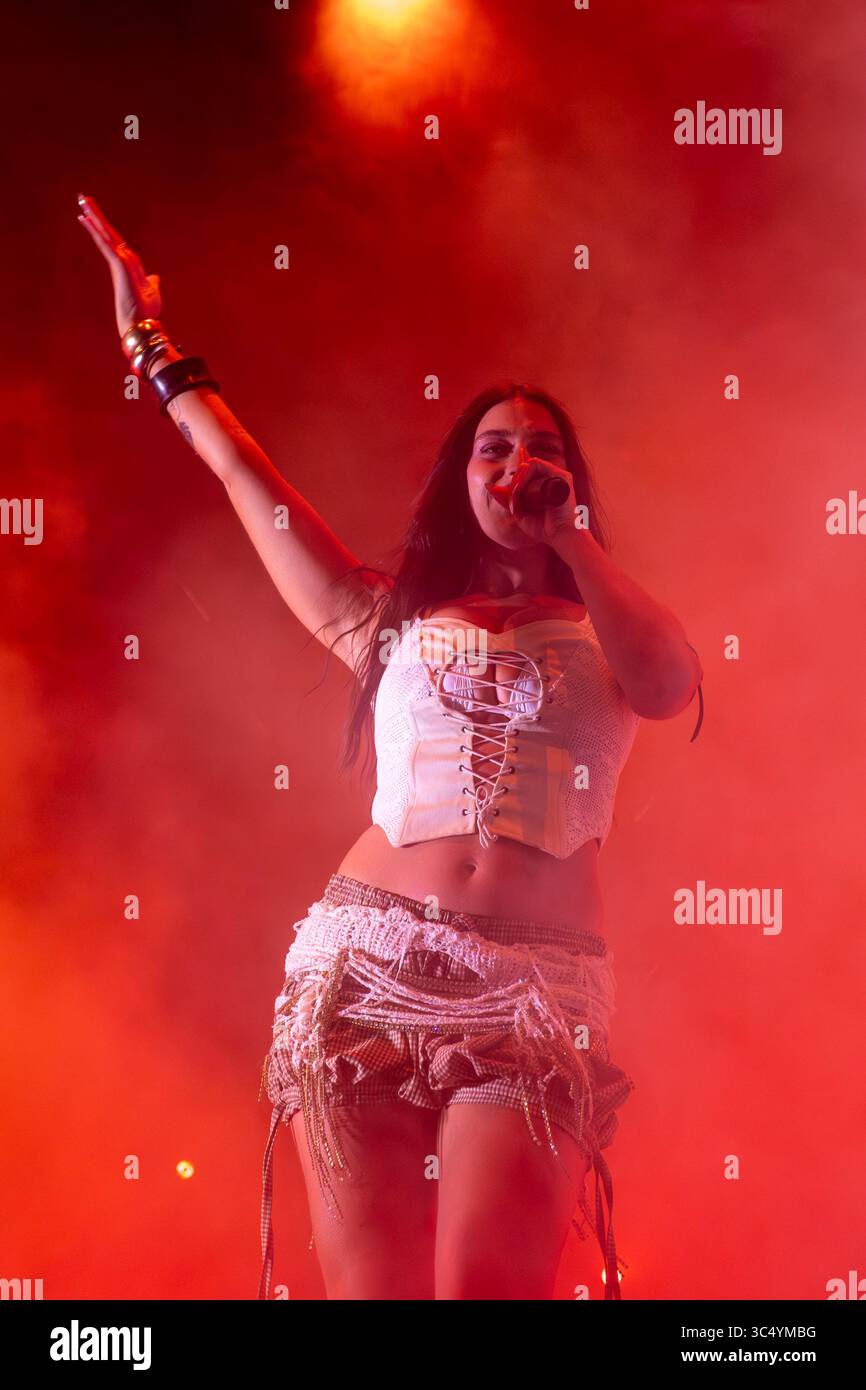 Gaia, nom de scène de Gaia Gozzi sur scène lors de son concert au Teatro Romano de Vérone. 28 juillet 2025, Vérone Italie. Banque D'Images