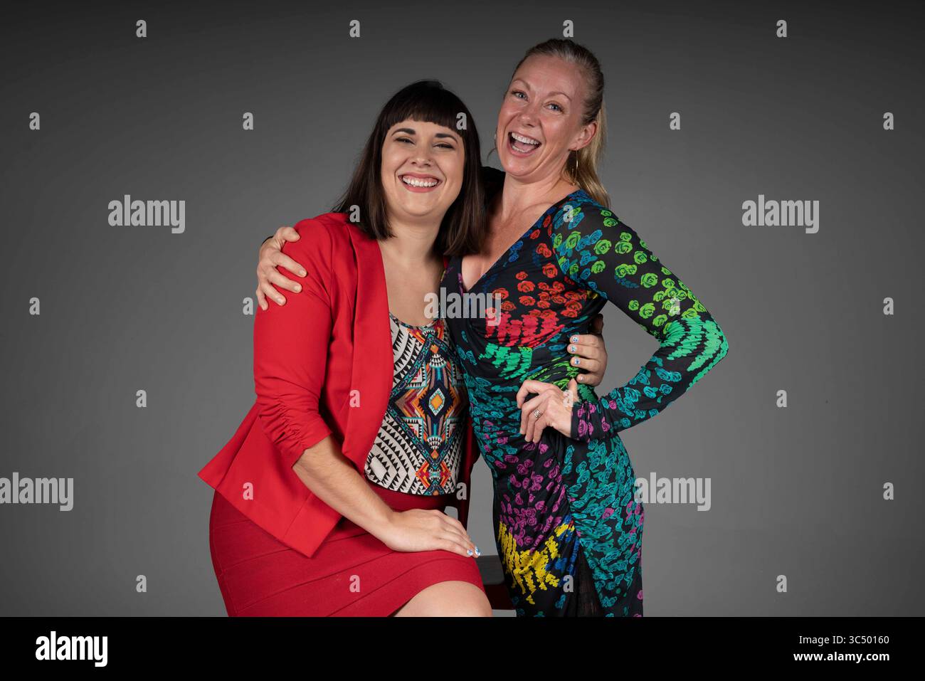 10 octobre 2018 - Florida, U.S. - MARTHA ASENCIO RHIN | Times.Portrait de Carolyn Tsourakis (à droite) et Angela Galecki, partenaires commerciaux et propriétaires de Bluebird, un nouveau restaurant qui arrive au centre-ville de Petersburg et propose une cuisine grecque, turque et nord-africaine. Oct. 10, 2018. Tsourakis a précisé que la cuisine de Bluebird sera ce qu'ils ont surnommé : ''Moditerranean''. ''Une cuisine culturellement exacte'', a déclaré Tsourakis. Galecki a ajouté que leur vision est simple, ''fraîche, belle, saine, bonne pour l'âme et pour le corps. (Crédit image : © Martha Asencio Rhine/Tampa Bay Times v Banque D'Images