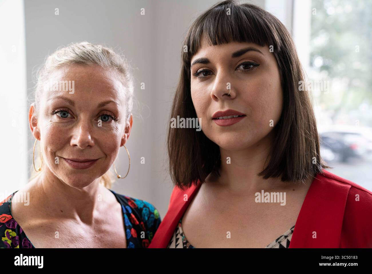 10 octobre 2018 - Florida, U.S. - MARTHA ASENCIO RHIN | Times.Portrait de Carolyn Tsourakis (à gauche) et Angela Galecki, partenaires commerciaux et propriétaires de Bluebird, un nouveau restaurant qui arrive au centre-ville de Petersburg et propose une cuisine grecque, turque et nord-africaine. Oct. 10, 2018. Tsourakis a précisé que la cuisine de Bluebird sera ce qu'ils ont surnommé : ''Moditerranean''. ''Une cuisine culturellement exacte'', a déclaré Tsourakis. Galecki a ajouté que leur vision est simple, ''fraîche, belle, saine, bonne pour l'âme et pour le corps. (Crédit image : © Martha Asencio Rhin/Tampa Bay Times vi Banque D'Images