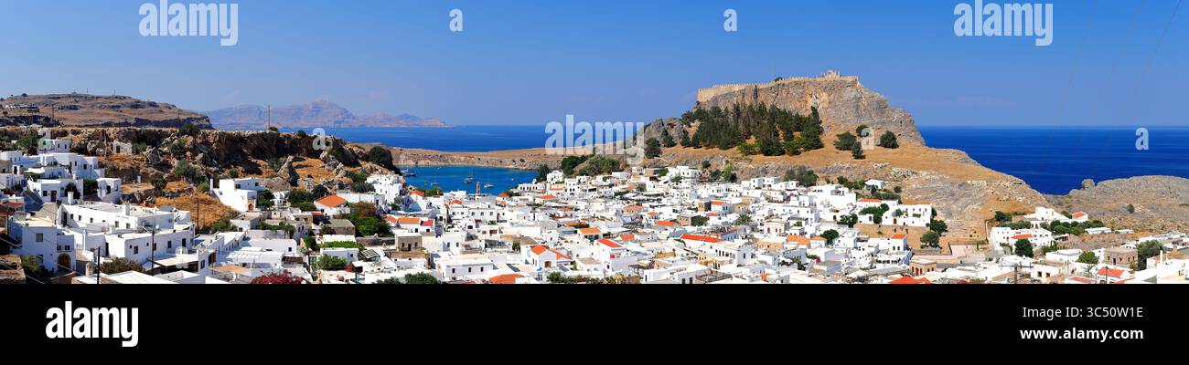 Une vue panoramique sur l'Acropole de Lindos sur l'île grecque de Rhodes. Banque D'Images