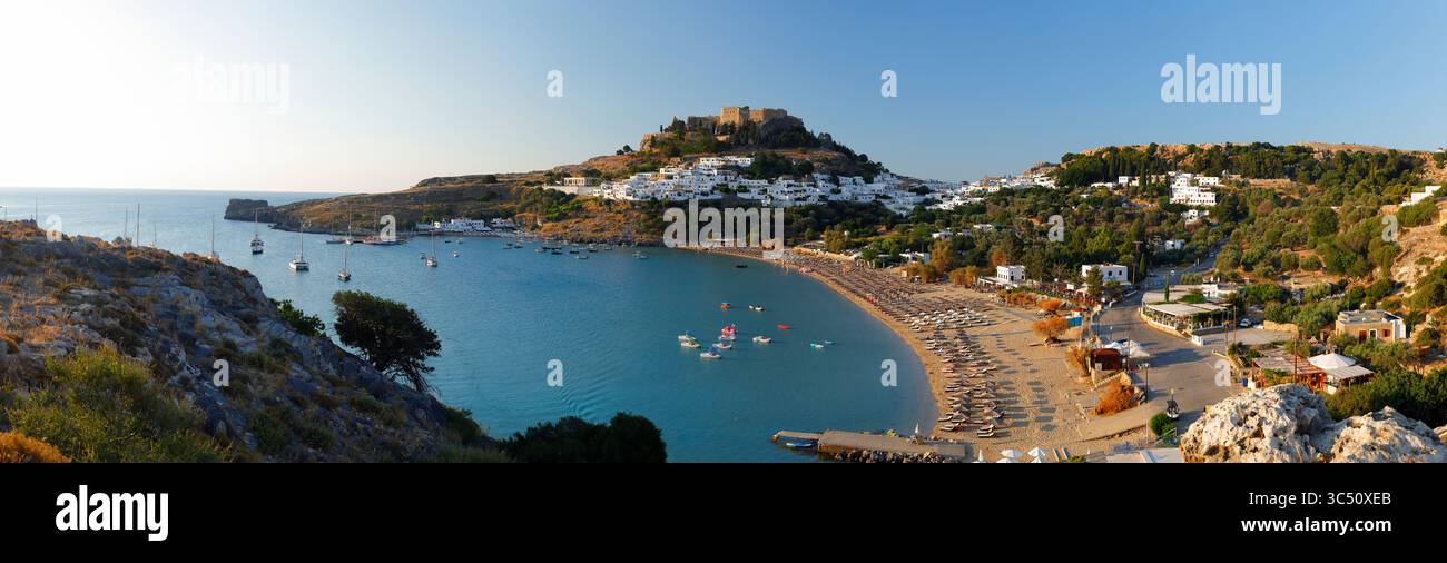 Une vue panoramique sur l'Acropole de Lindos sur l'île grecque de Rhodes. Banque D'Images