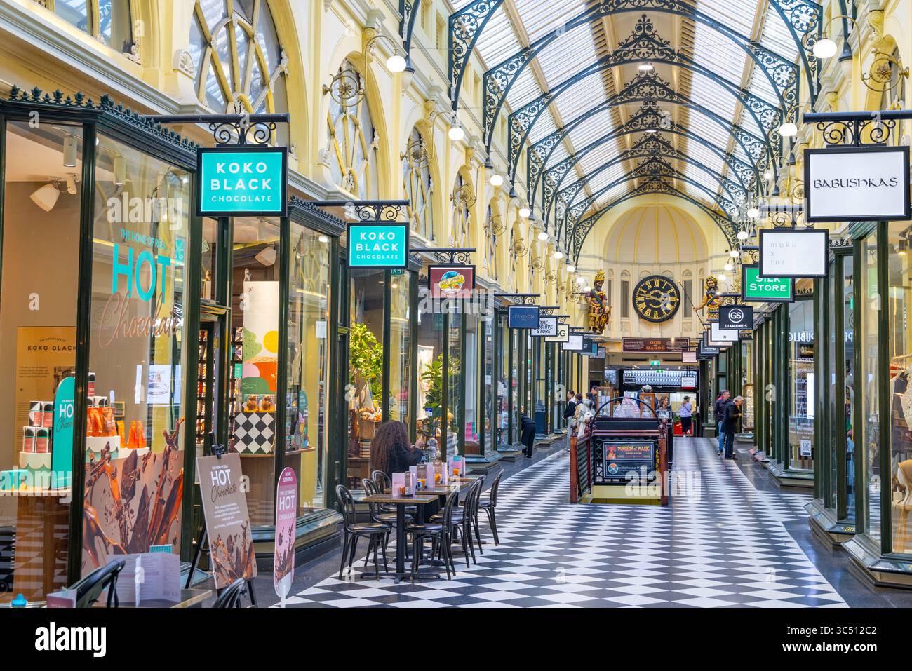 Melbourne, Australie, historique la galerie marchande Royal a ouvert ses portes en 1870 et relie Bourke Street à Little collins Street avec des magasins spécialisés Banque D'Images