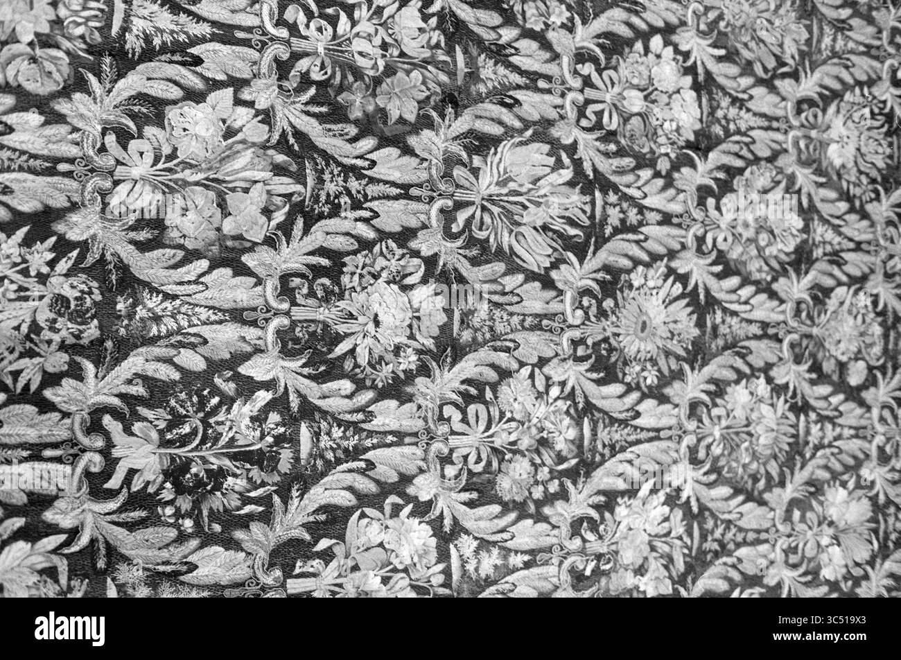 MRS Villerius, robe lit à baldaquin, 16-12-1993 Whizgle News, Dutch Desk, pays-Bas, 1950-2000 Un textile à motifs avec des motifs floraux et feuillus complexes, mettant en valeur un mélange d'élégance et d'art. Banque D'Images