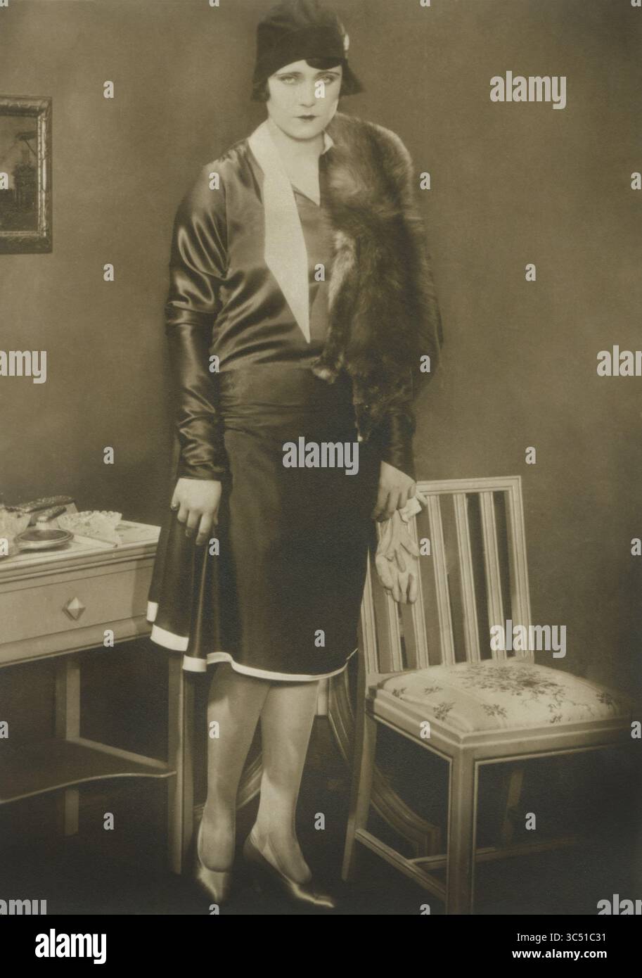 18 juin 2019, États-Unis : actrice Olga Chekhova, Portrait publicitaire intégral, années 1920 (crédit image : © JT Vintage/Glasshouse via ZUMA Wire) Banque D'Images